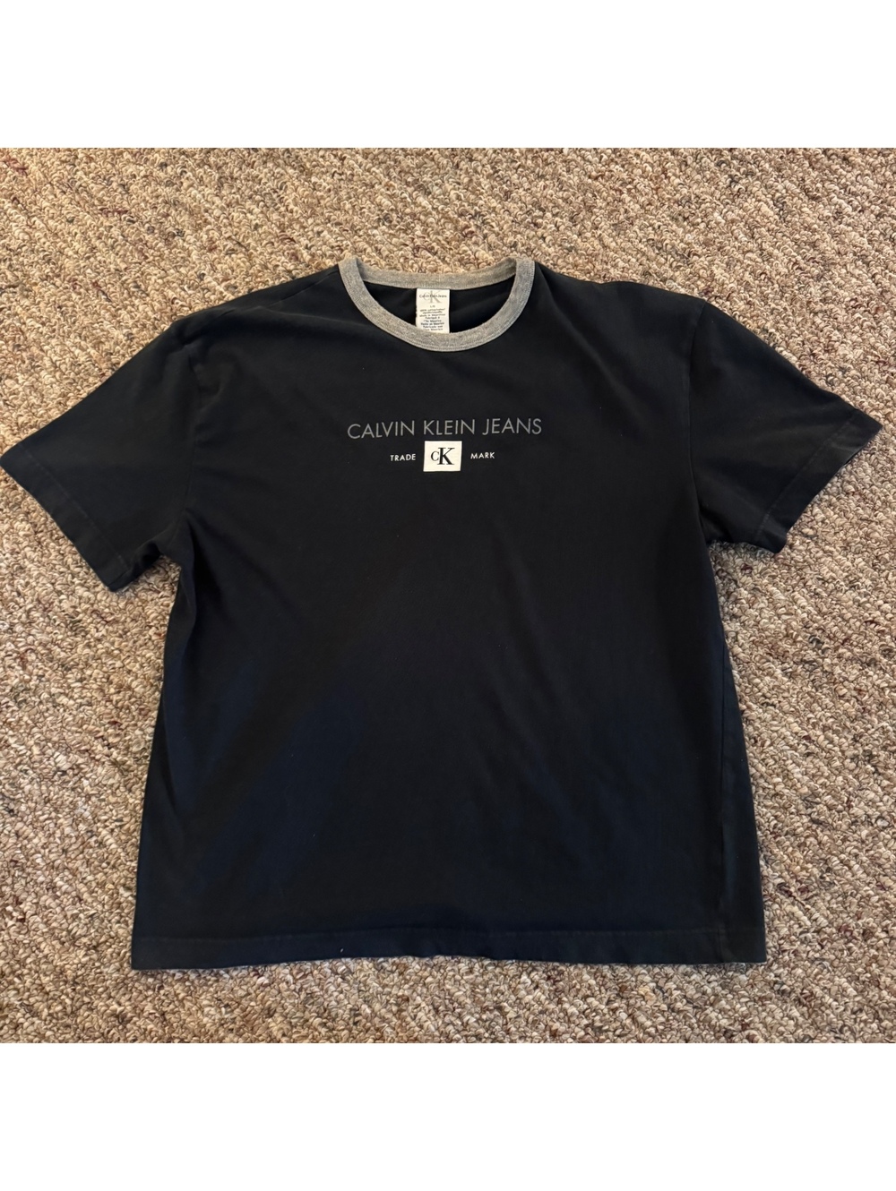 Vintage Calvin Klein Graphic Logo T-Shirt Black Gray Collar Early 2000s Size L